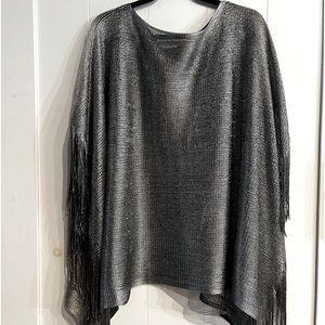 Shawl top silver in colour